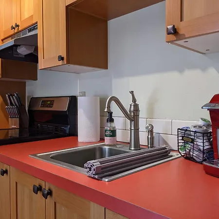 Stay Portland - Quirky Micro Apt - Foodies, Artists, Coffee Lovers